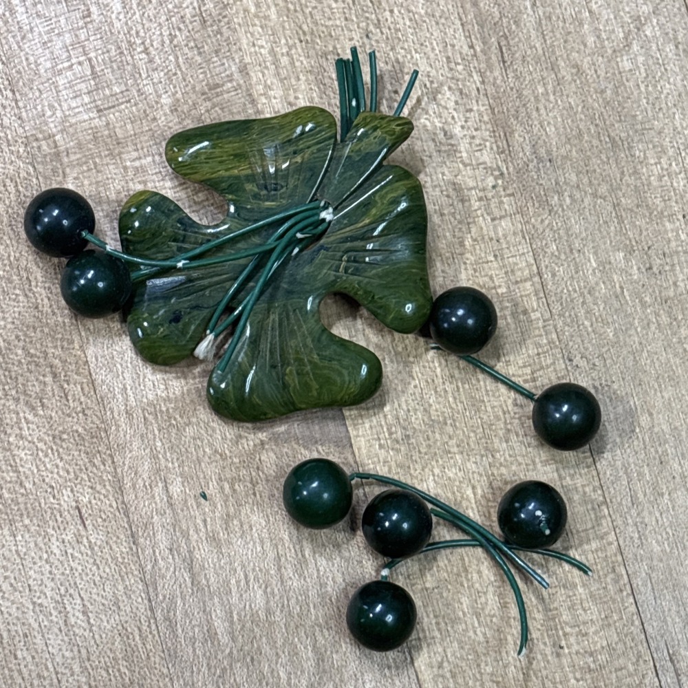 1930s Art Deco Spinach Green Bakelite Fruit Salad Berry Dangle Brooch AS IS